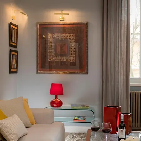 Design With Fireplace Near Vatican דירה