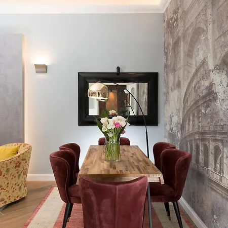 דירה Design With Fireplace Near Vatican *