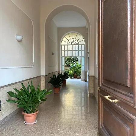 Design With Fireplace Near Vatican דירה *