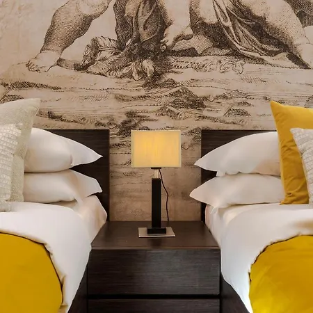 Design With Fireplace Near Vatican דירה *
