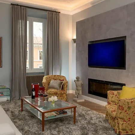 Design With Fireplace Near Vatican דירה רומא