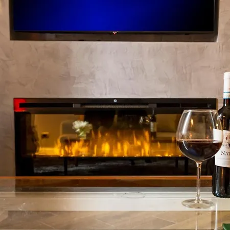 דירה Design With Fireplace Near Vatican רומא
