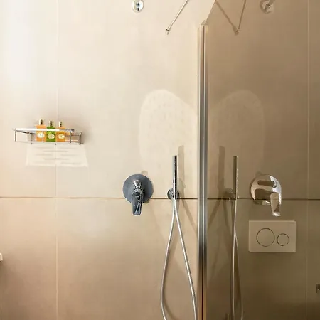 דירה Design With Fireplace Near Vatican