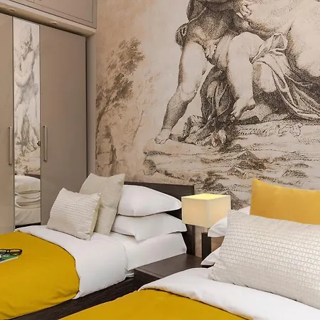 דירה Design With Fireplace Near Vatican *
