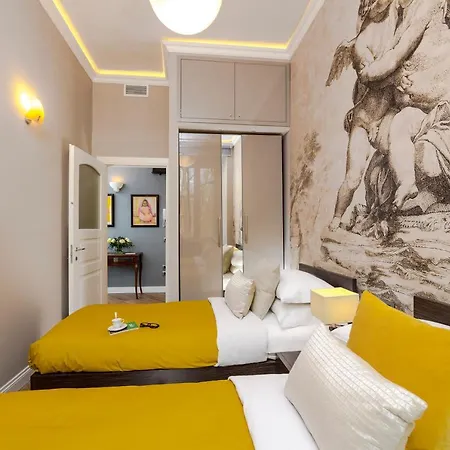 דירה Design With Fireplace Near Vatican